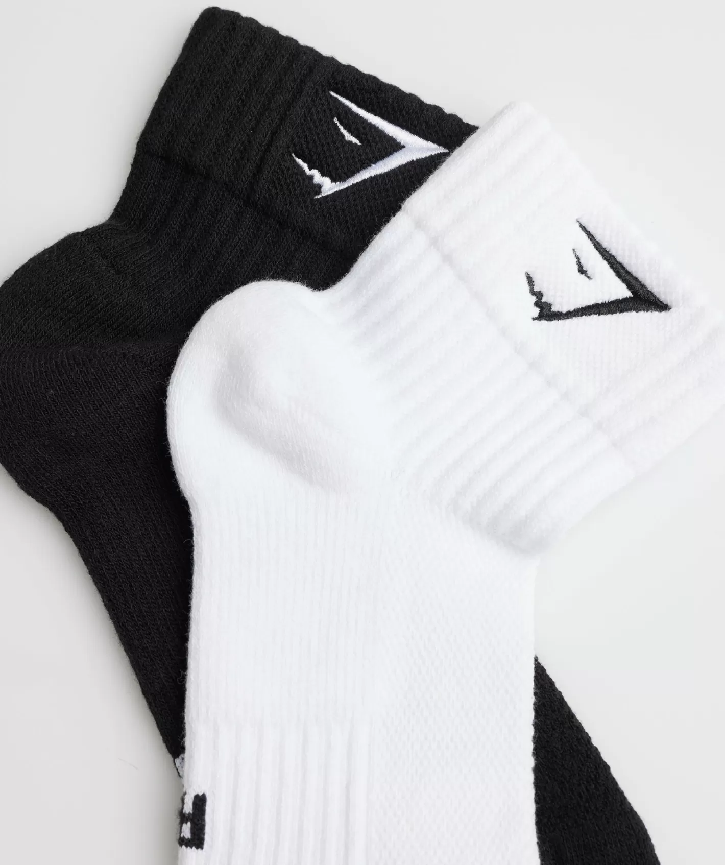 Gymshark All Socks-Sharkhead Embroidered Quarter Socks 2Pk Black/White
